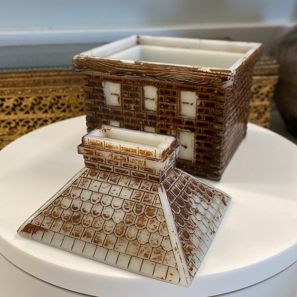 Antique Westmoreland Specialty Co. Milk Glass Schoolhouse Mustard Pot/Money Bank - Picture 9 of 17